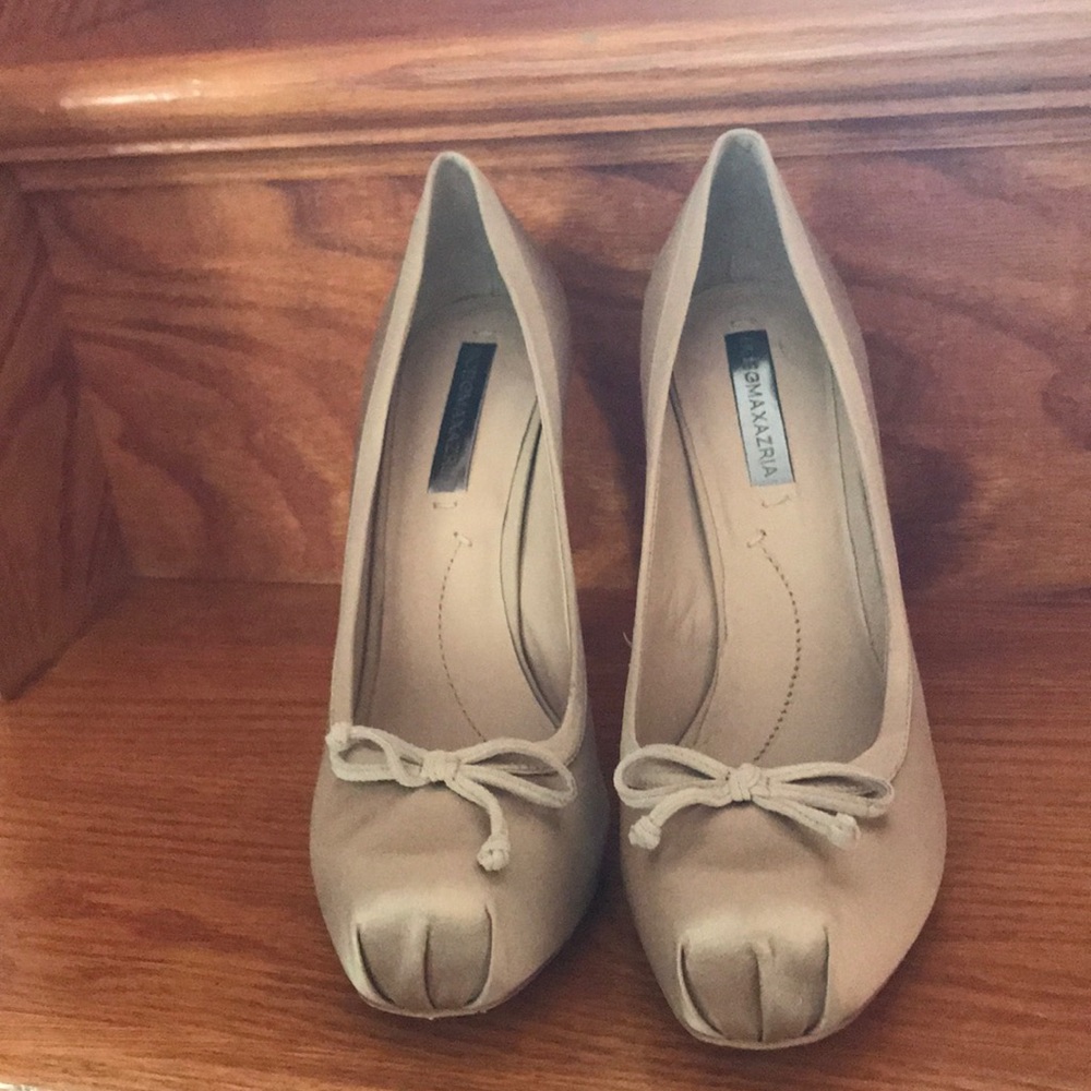 BCBGMaxazria nude silk  pumps